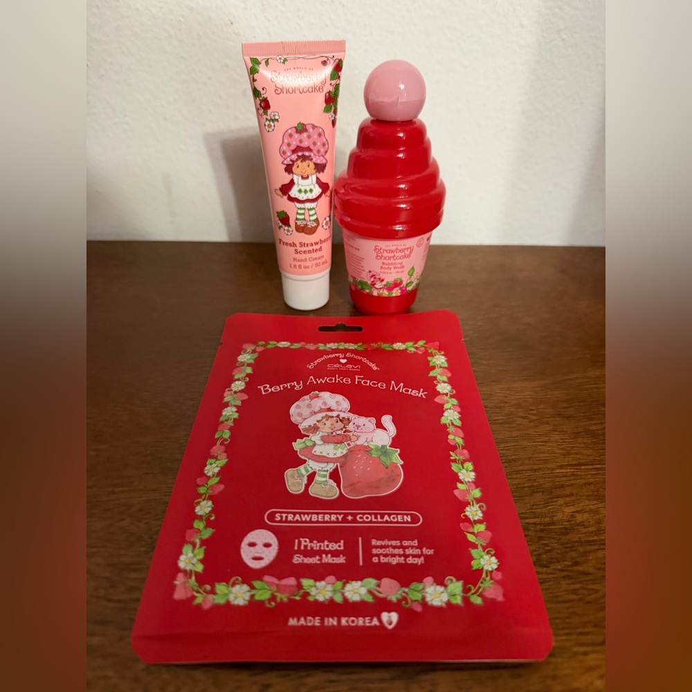 Strawberry shortcake lotion, face mask and bubble bath beauty set new